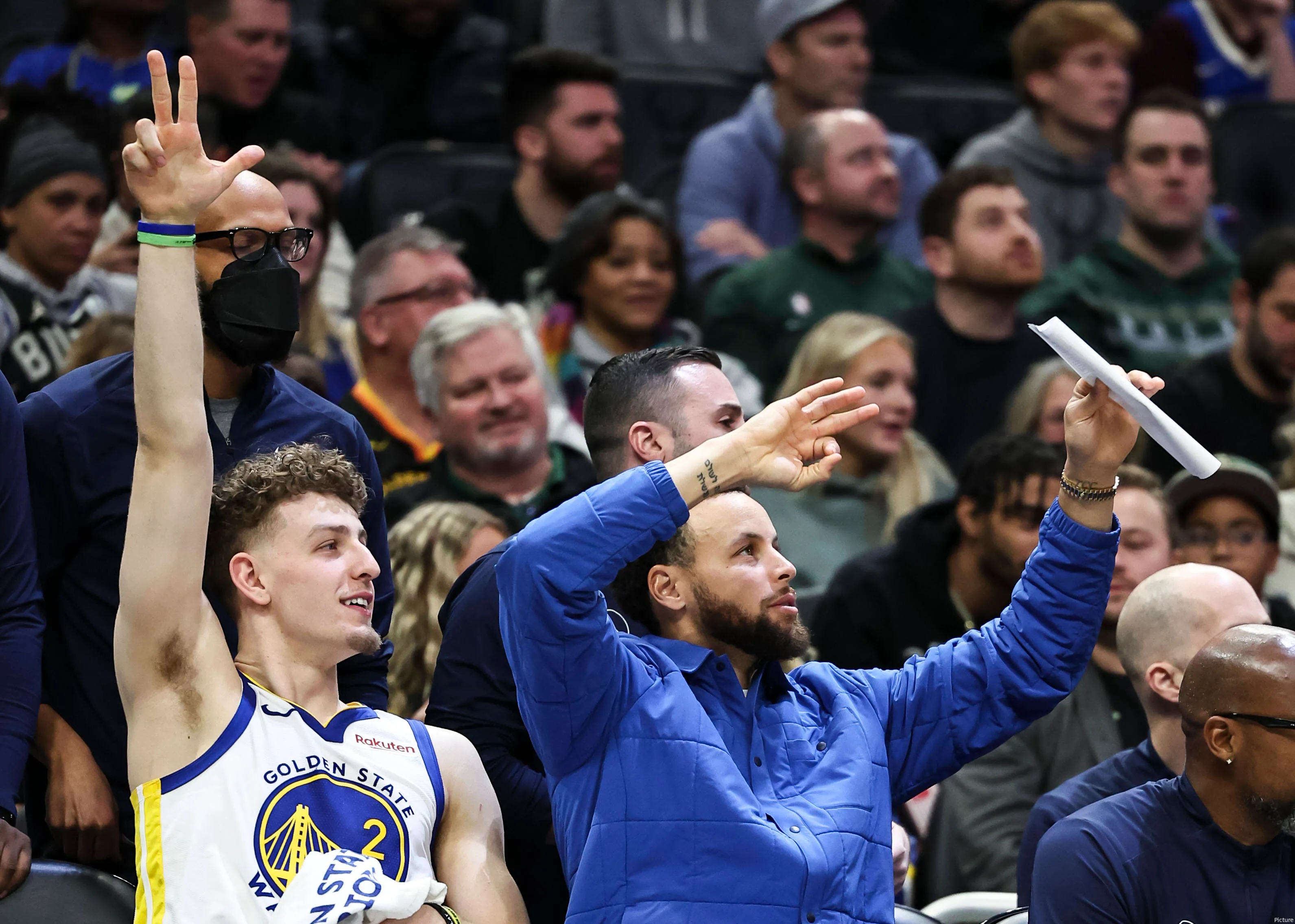 Una pelea entre Grant Williams y Lester Qui ones al final del